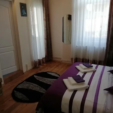 Casa Julia/adult Only בית הארחה סובאטה